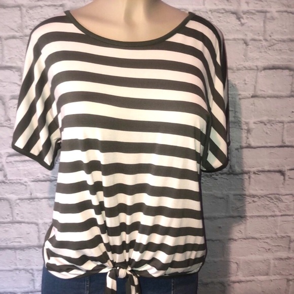 Cable & Gauge Front Tie Green & White Tee - Picture 2 of 8